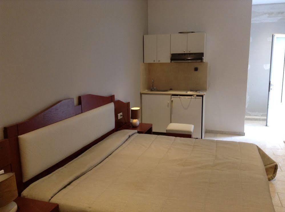 Dias Hotel Apartments Agia Marina  Ngoại thất bức ảnh